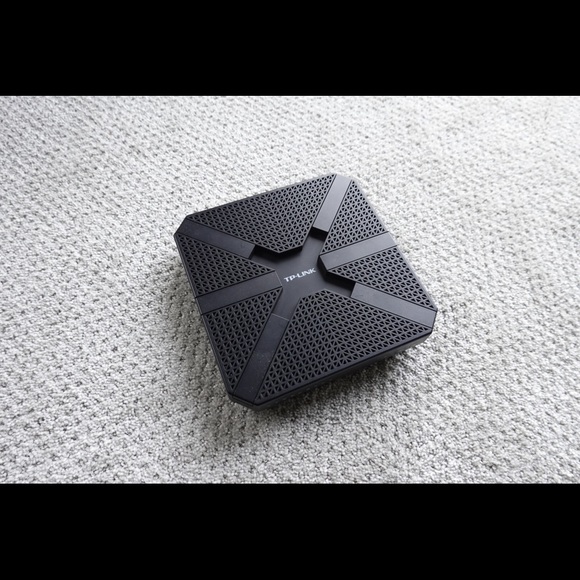 TP-Link Archer C3200 WIFI Router - Picture 2 of 8